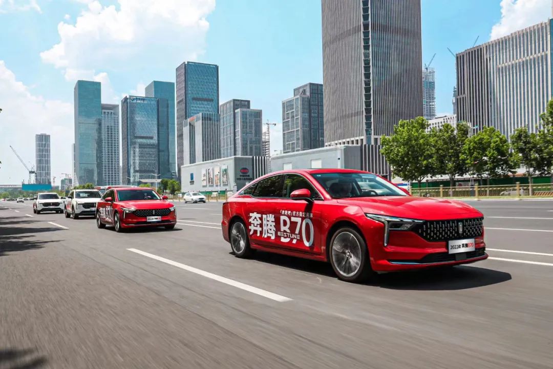 һ������˦��һ�ԡ���ը����SUV�γ�ͬ�������������Ҫ�����ˣ�