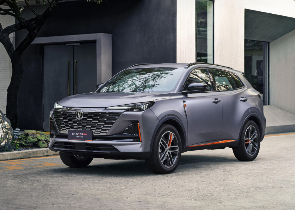 �ƹ⳵��Ѭ���׼�������13��ĳ���SUV�����жථ�����ˣ�