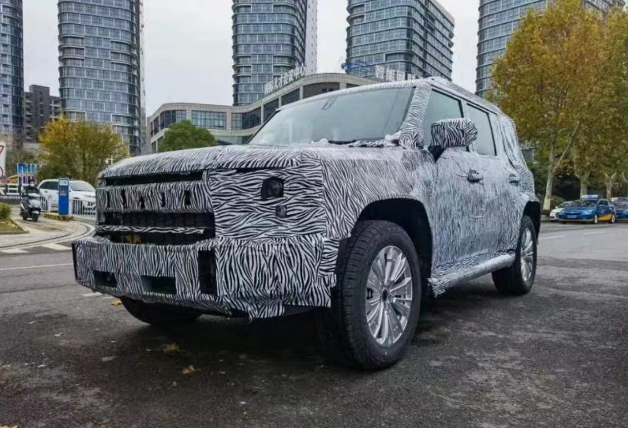 ��;Ӳ��SUV��������գ��������ͱ���ʿСһ�㣬��������������