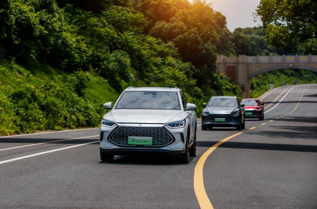 11��SUV�г���ϴ�ƣ������Ͻ��˾Ӷ��ߣ������ͺ�������ͦ��