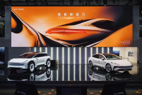 �ɷ�˫����F7��R7Яȫ�¿��SUV�����ҫ�Ϻ���չ