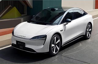 ��Ϊ�׿�γ����ˣ��ǽ�S7��ʽԤ�ۣ��״ΪHarmonyOS 4ϵͳ