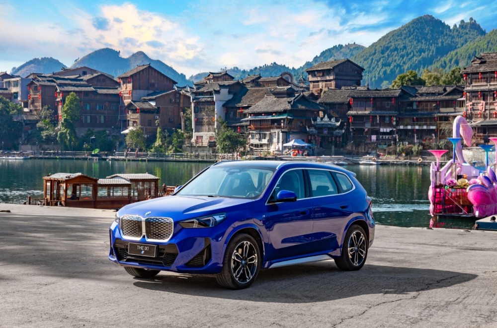 ����Լ�BMW iX1�����粢��������͸������ؼ�