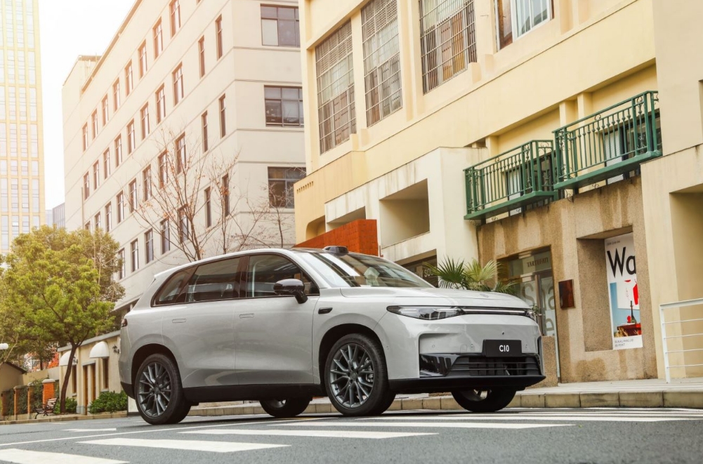 ����ǰ��C11����C10��ͬΪ����SUV�������кβ�֮ͬ����