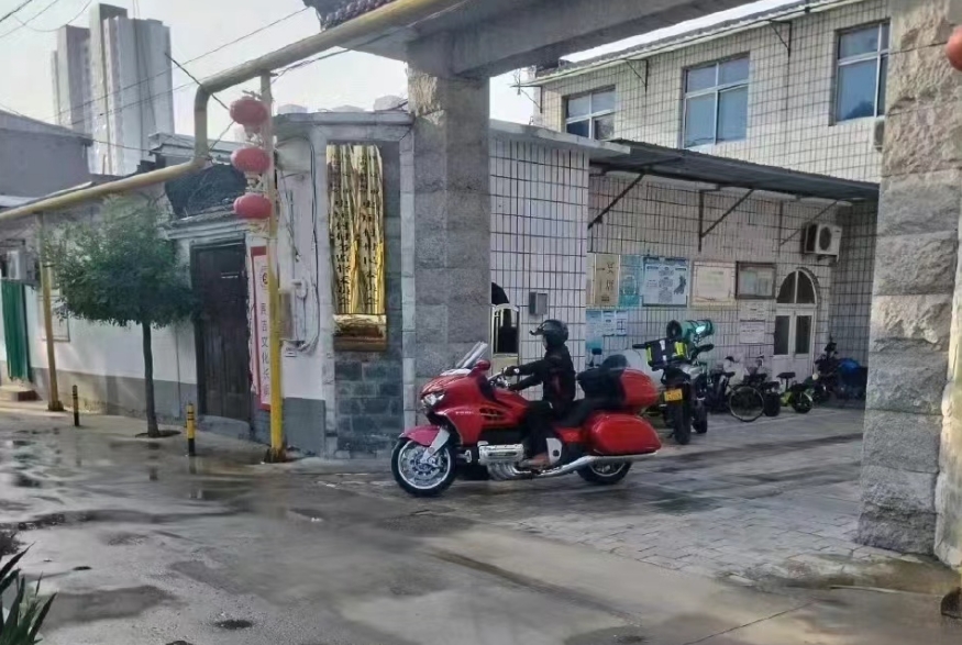 �������Ħ��ʵ���ع⣺ˮƽ���ð˸׷�������κ���������Լ�