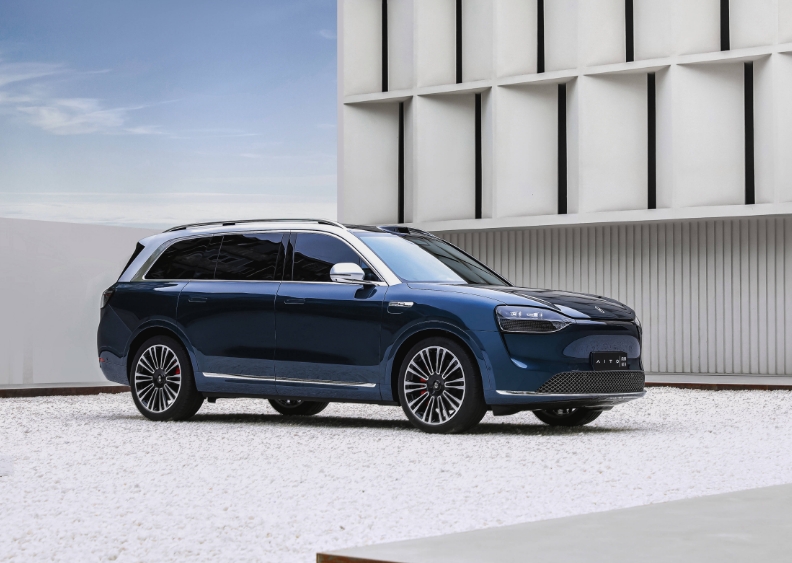 4�º���SUV���죺�ʽ硰���ֵܡ���ѹBBA������U8������