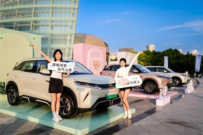�����˵ĵ�һ̨����401KM׼A������SUV������10����