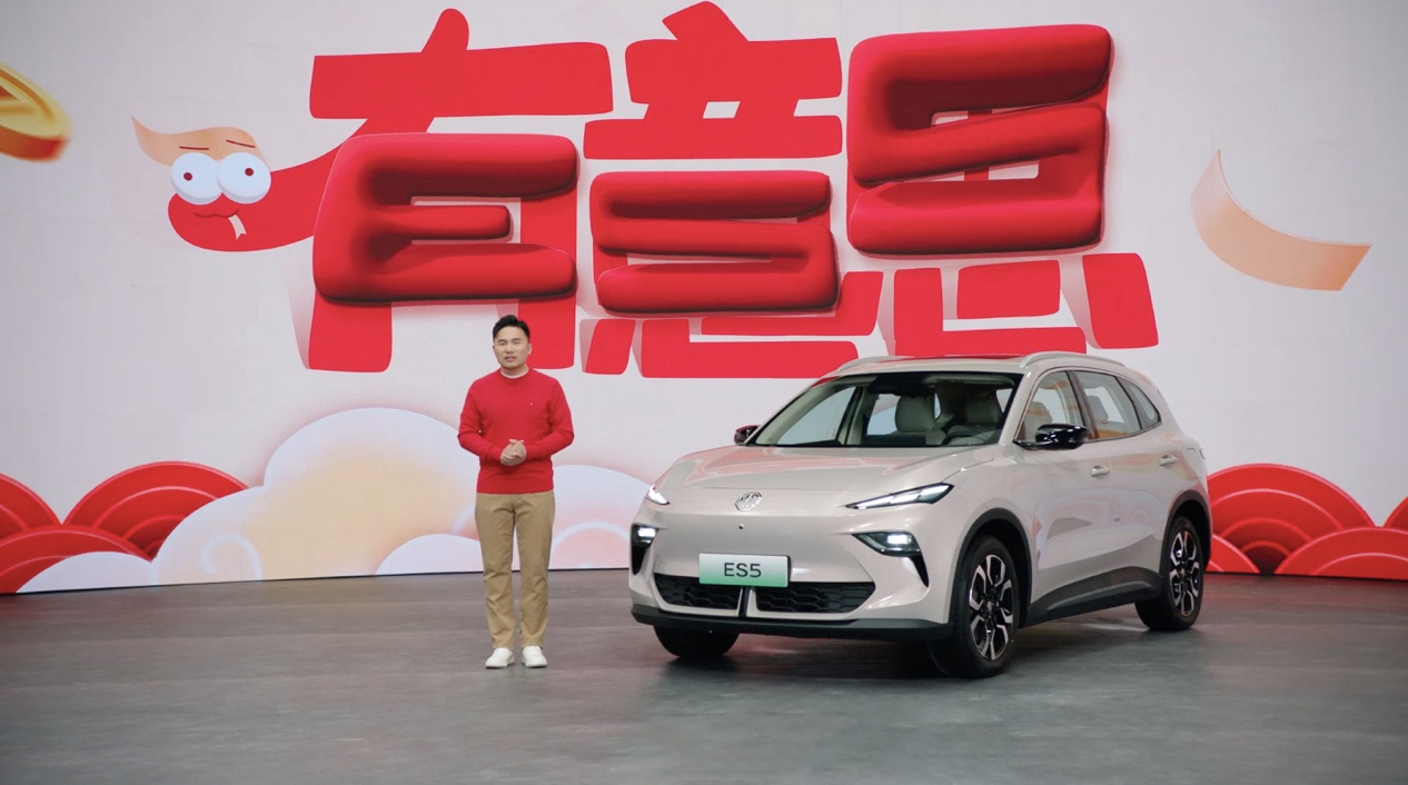 ������˼���ļݳ˸����������ܴ���SUV�·��У�