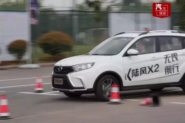 3������SUV��PK��TA�ı��־�Ȼ�ô�Ů��Ҳ�޿�����