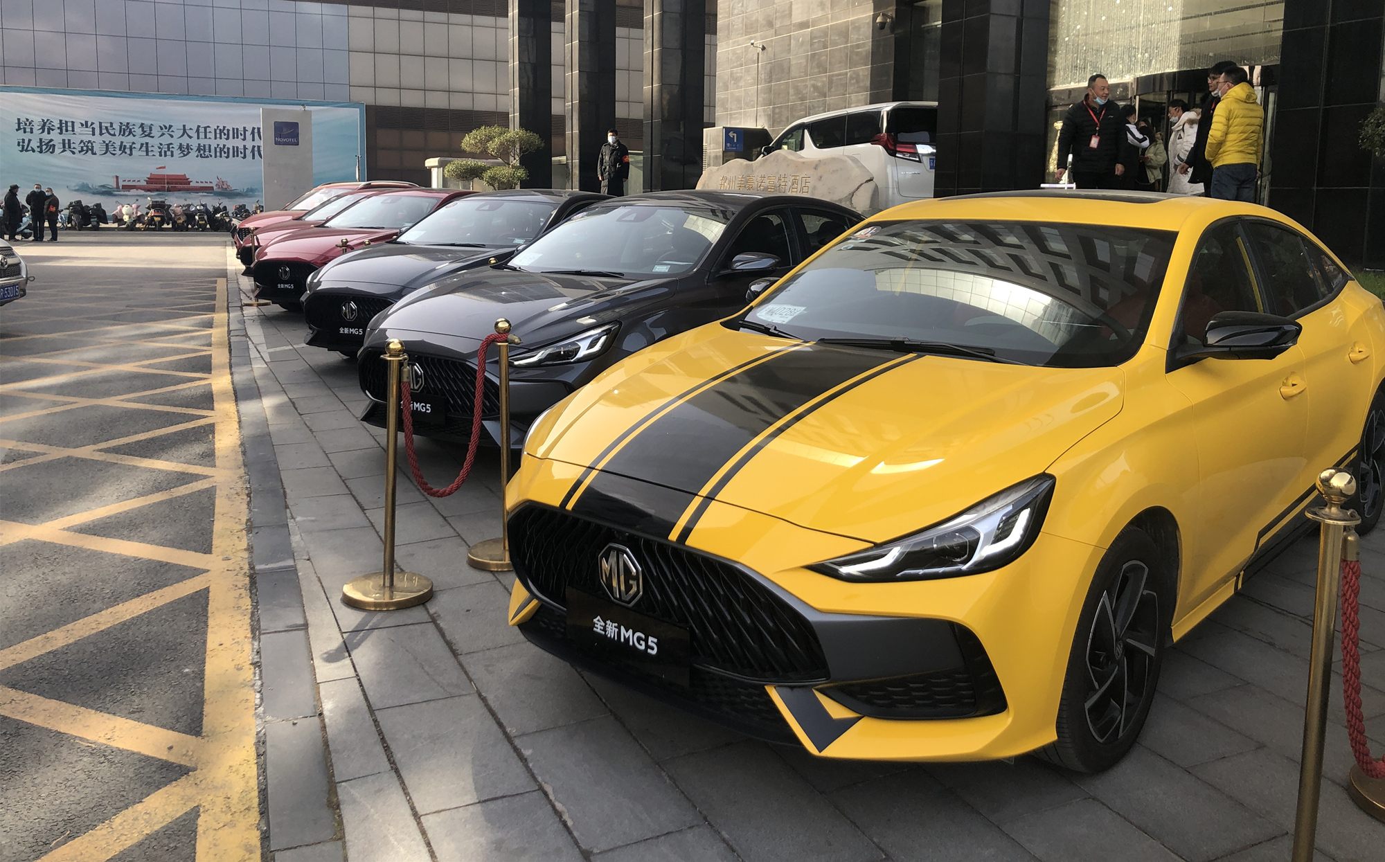 ����Ӣ�����Դ������˶�������̨�����ܡ���һ��