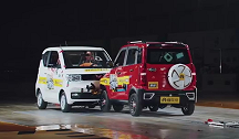 ���MINI EV��ײ��ͷ�֣����ѣ��۵�϶��У���A��û����