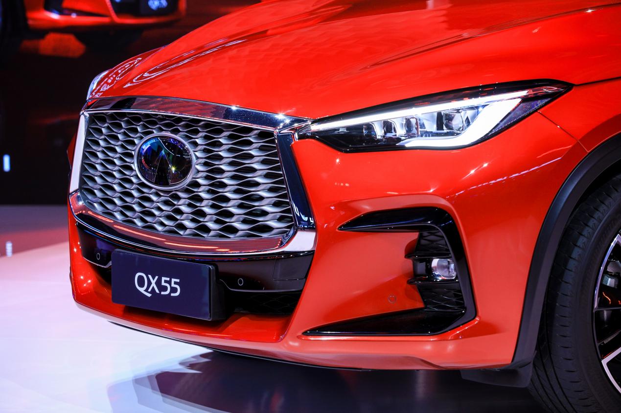 Ⱥ����¹�ĳɶ���չ��ȫ��Ӣ�����QX55��������¸��