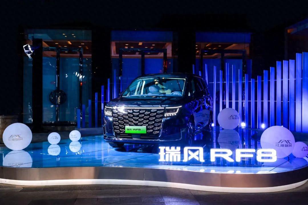 �������ڣ����RF8�ܿ��ܳ�Ϊ��һ������D9������������