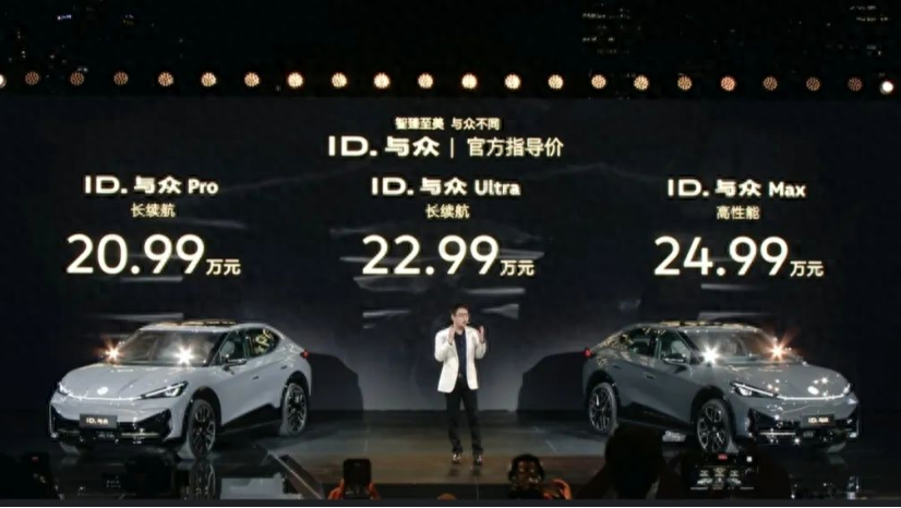 ���մ���SUV��20����ͷ���Ĵ��ڰ��գ���ײ��ǽ����ͷ��